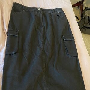 Classic Black Midi Cargo Skirt - Women's